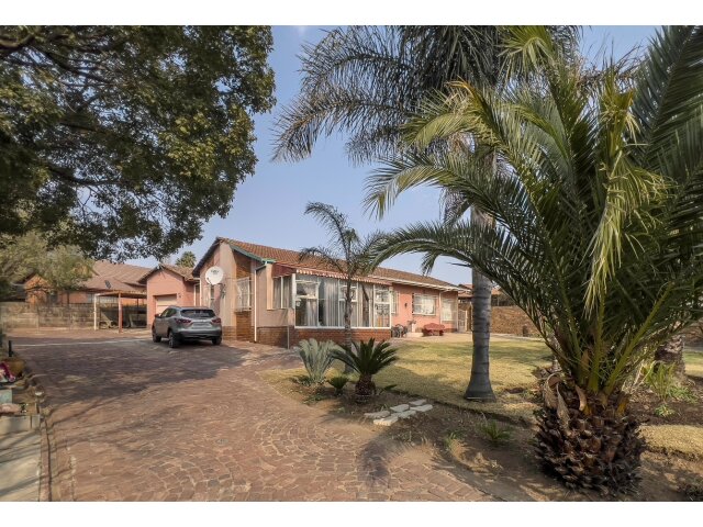  7  Volstruis Avenue, Birch Acres, Kempton Park 